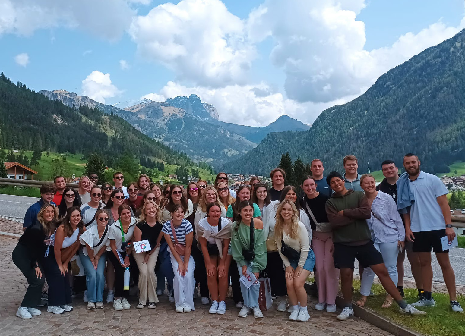 Cagle student group photo in mountains in Northern Italy