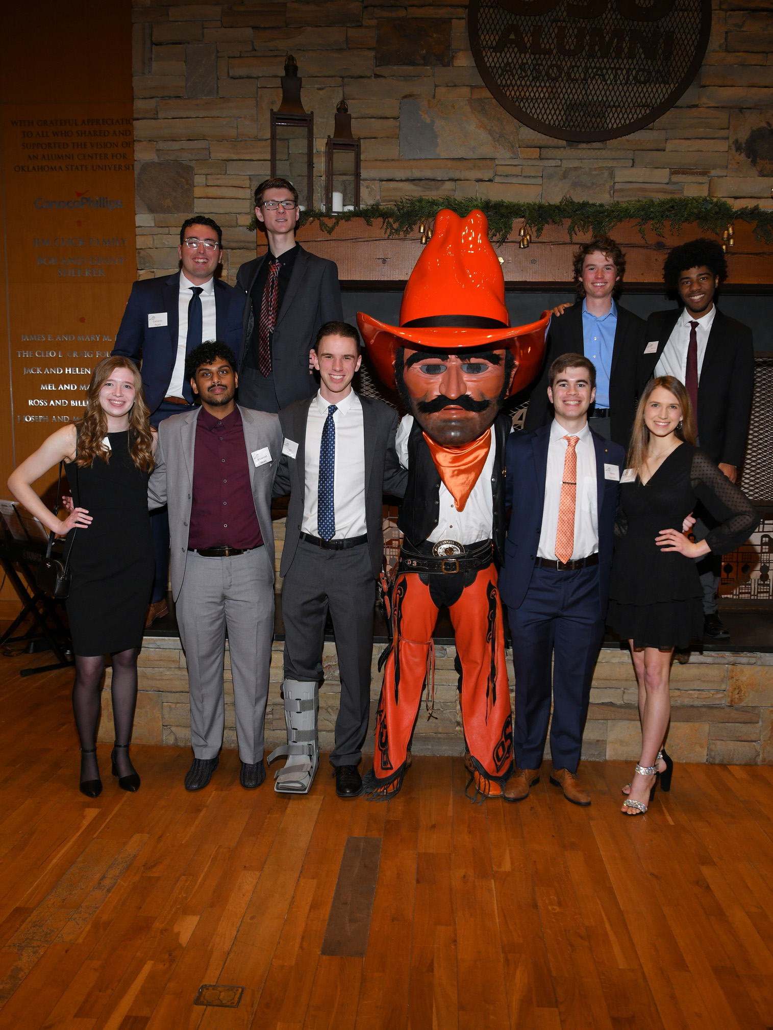 Students posing with Pistol Pete