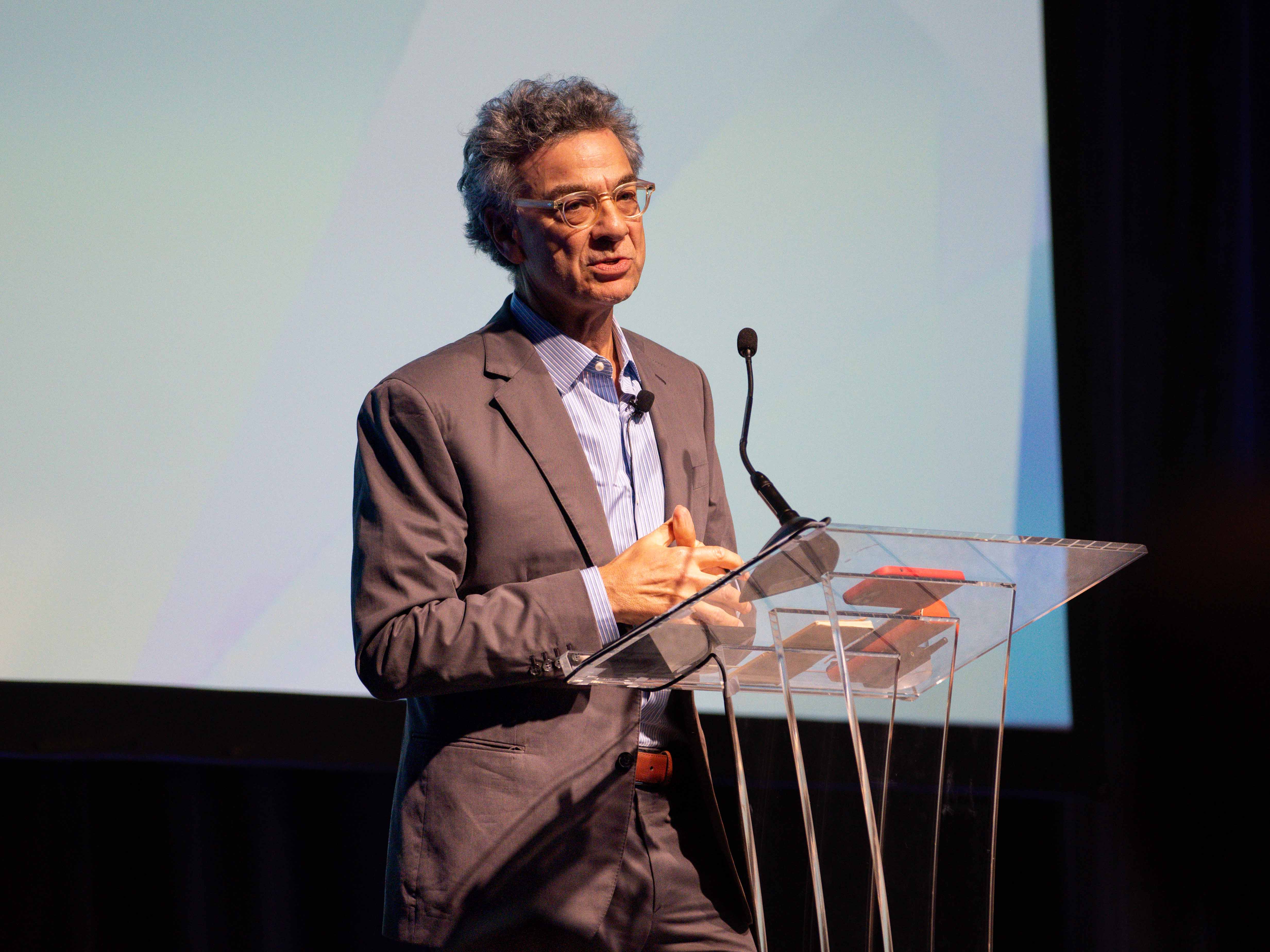 cfw_futureofworksummit_gladwell_24_800x600