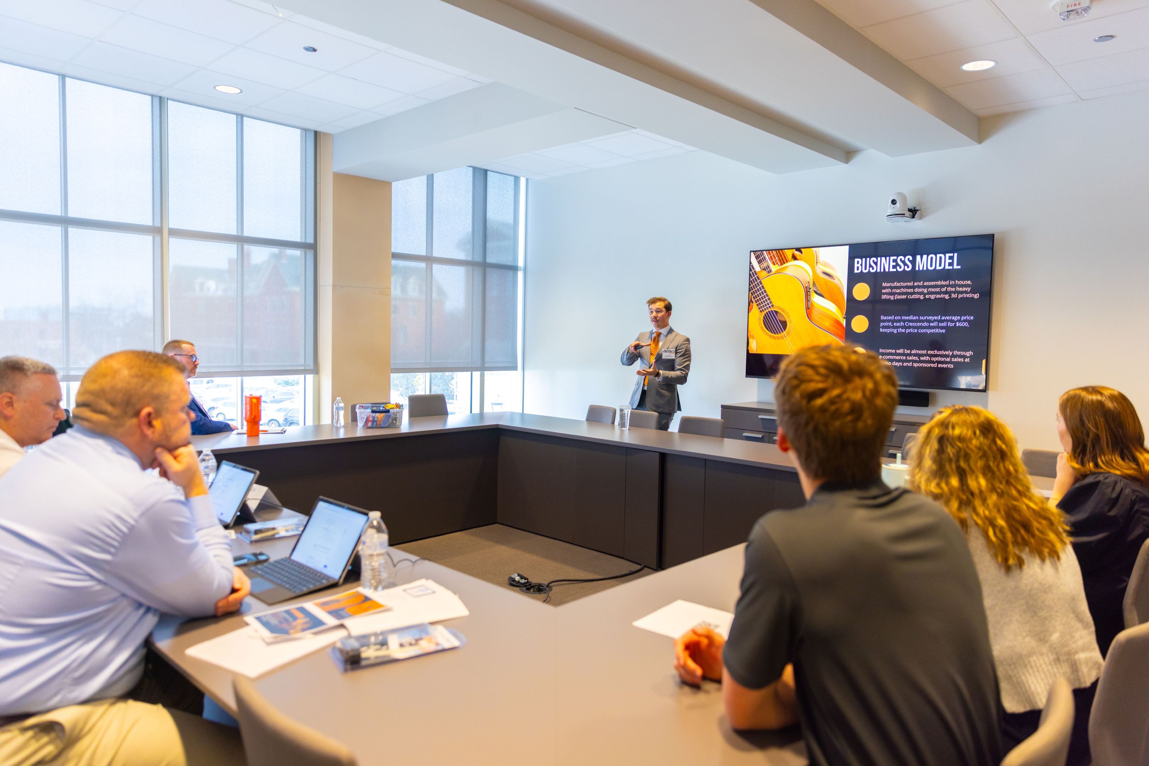 CJ Christe, Cresendo Guitars CJ Christe, Cresendo Guitars