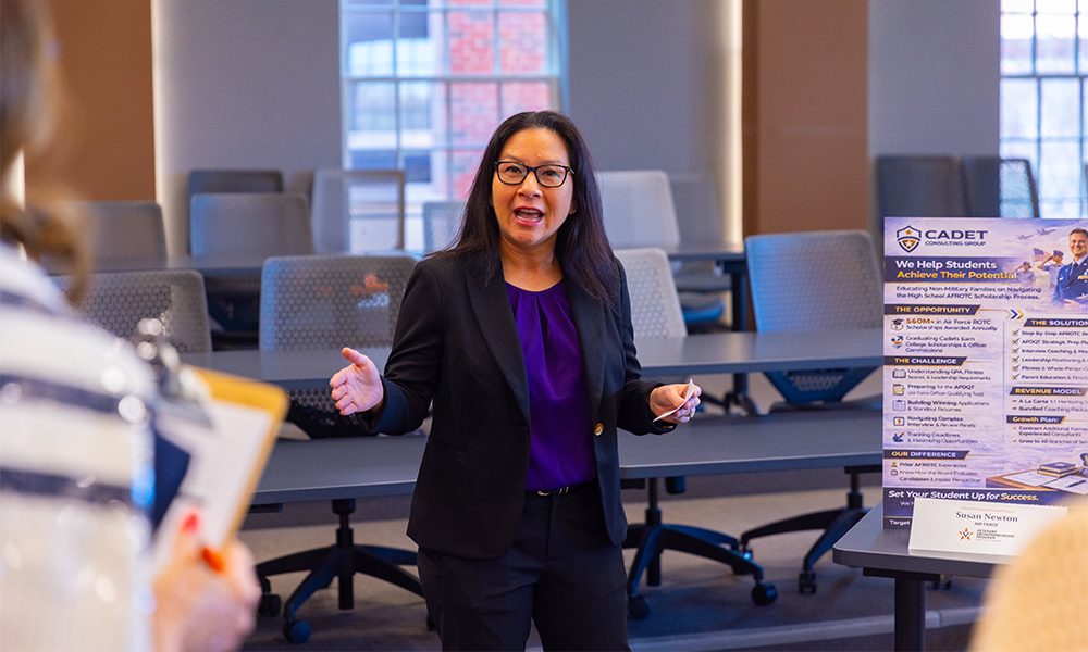 A VEP participant speaks to a judge about their business concept.